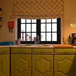 Offshore Rustic House Homestay Peniche