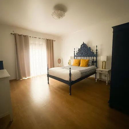 Offshore Rustic House بينيش