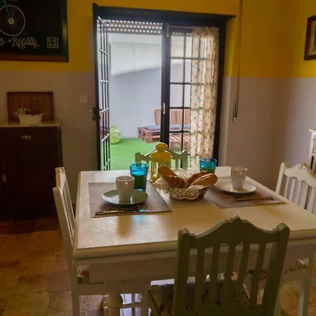 Offshore Rustic House בית אירוח